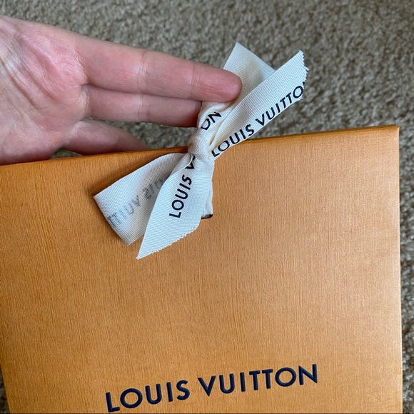 Louis Vuitton Small Gift Bag Pouch 9X7 - Picture 3 of 8